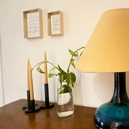 Via Conca D'oro Adiacente Fermata Della Metro B *