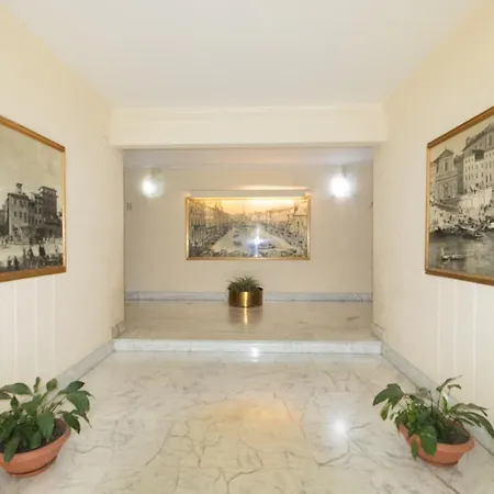 Via Conca D'oro Adiacente Fermata Della Metro B *