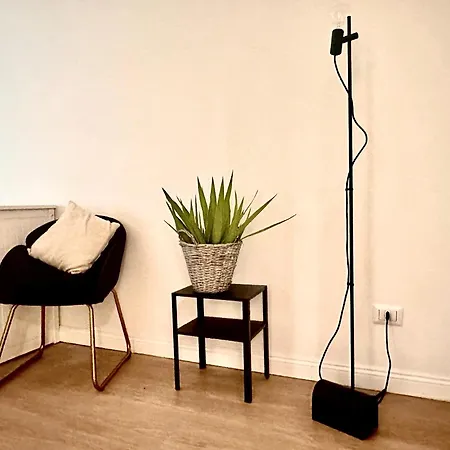 Via Conca D'oro Adiacente Fermata Della Metro B