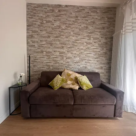 Via Conca D'oro Adiacente Fermata Della Metro B