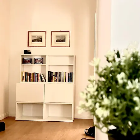 Via Conca D'oro Adiacente Fermata Della Metro B